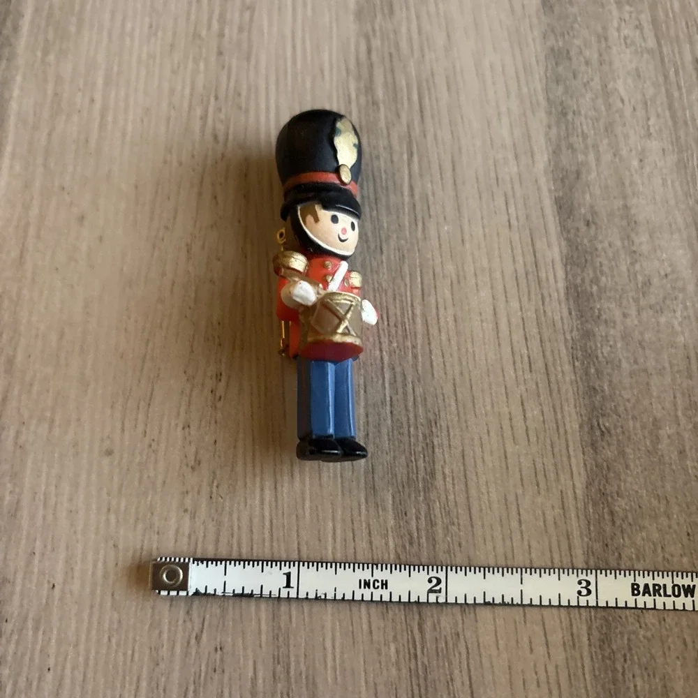 Vintage Hallmark Cards Marked Plastic Toy Soldier Drummer Christmas Holiday Pin